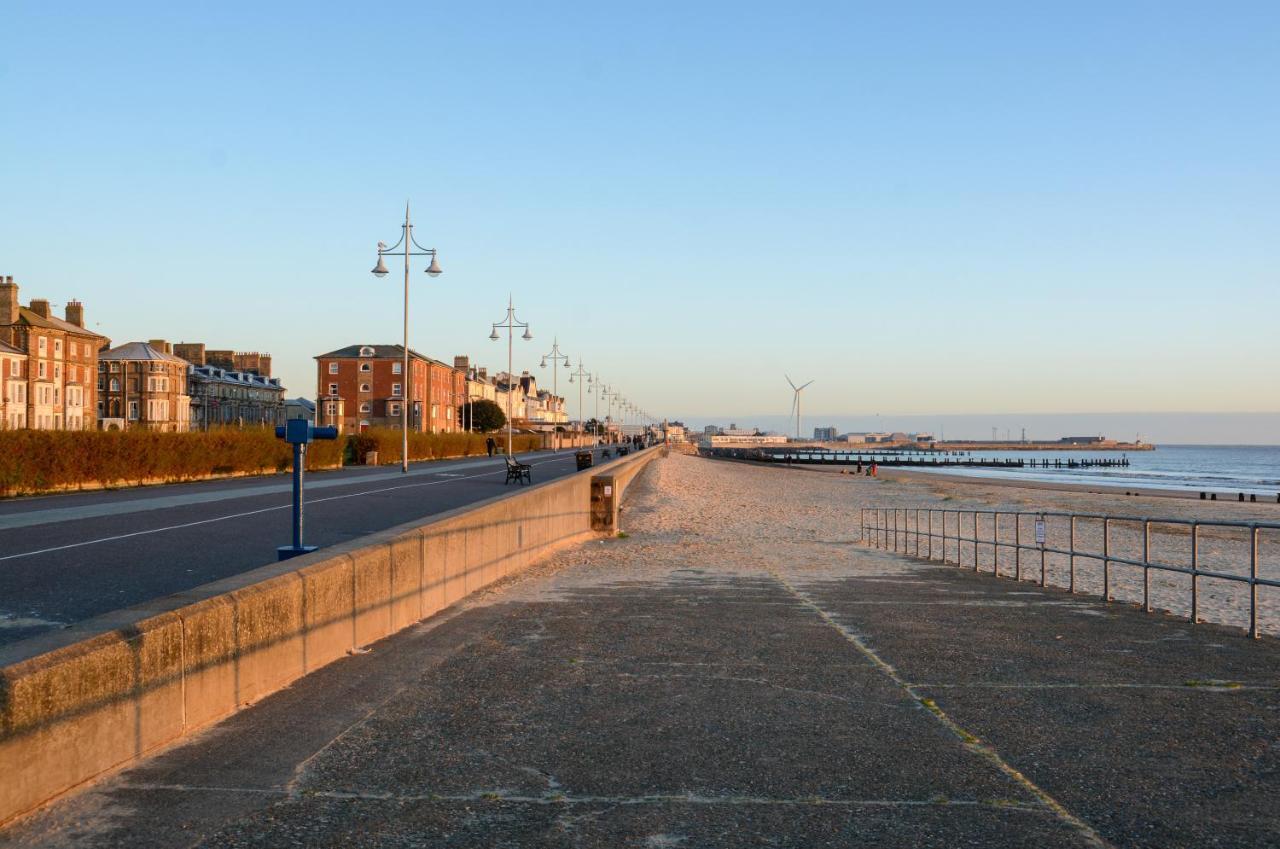Sea Views Stunning 2 Bedroom Apartment # Lowestoft Exteriér fotografie